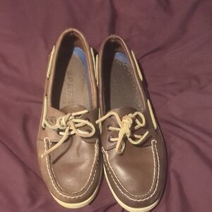 Sperry 8m Brown Leather Boat Shoes with Cream Laces